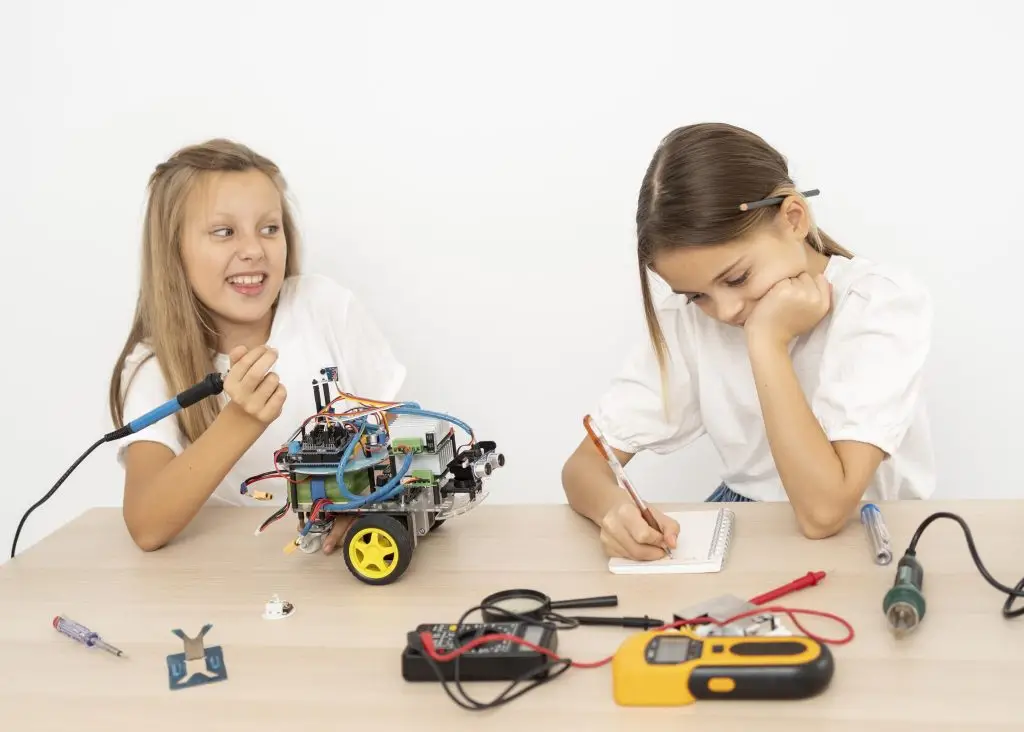 Two kids - Hands-on Virtual Labs Benefits RPA Training